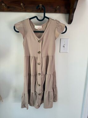 Girls 6/7 Soft Ribbed Tiered Button-Front Dress in Taupe